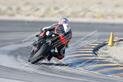 media/Dec-01-2025-Moto Forza (Mon) [[2daa91e15f]]/1-Advanced Group/Session 2 Turn 11 Backside/